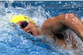 Thorpe breaks 200m freestyle world record